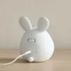 Réveil lapin blanc de dos