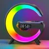 Réveil lumineux Bluetooth noir sur une table