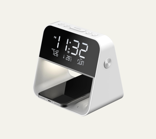 Réveil lumineux la nuit avec un smartphone qui charge