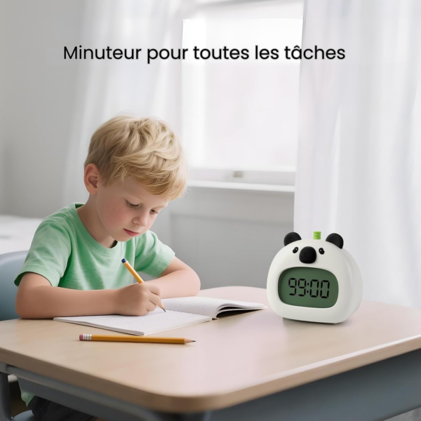 Réveil panda sur un bureau
